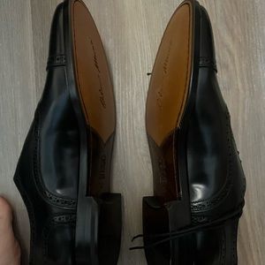 Pair of new never worn oxfords in black size 42 euro